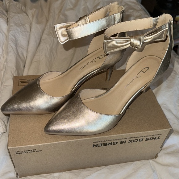 CL by Chinese Laundry “Outgoing Pump” Gold moonlight Metallic Color Size 8.5/39 - Picture 4 of 15